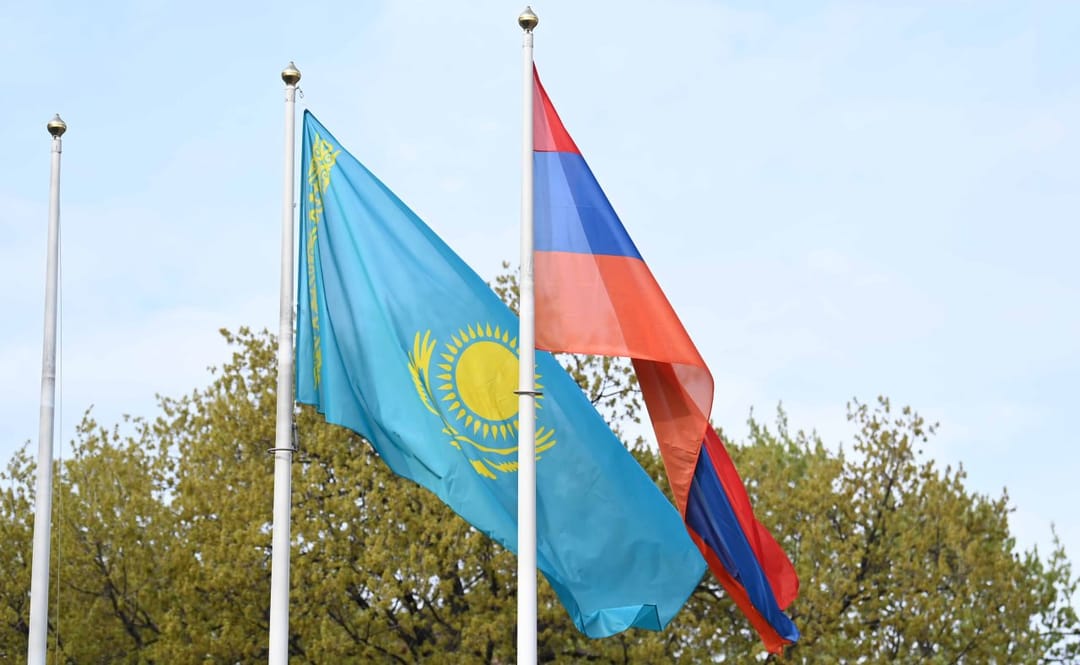 Казахстан и Армения отменяют визовый режим для взаимных поездок