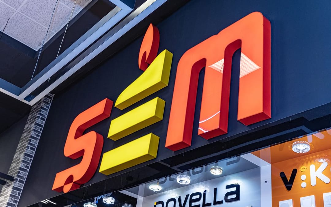 Планета света в ашхабадском магазине Şem Electric