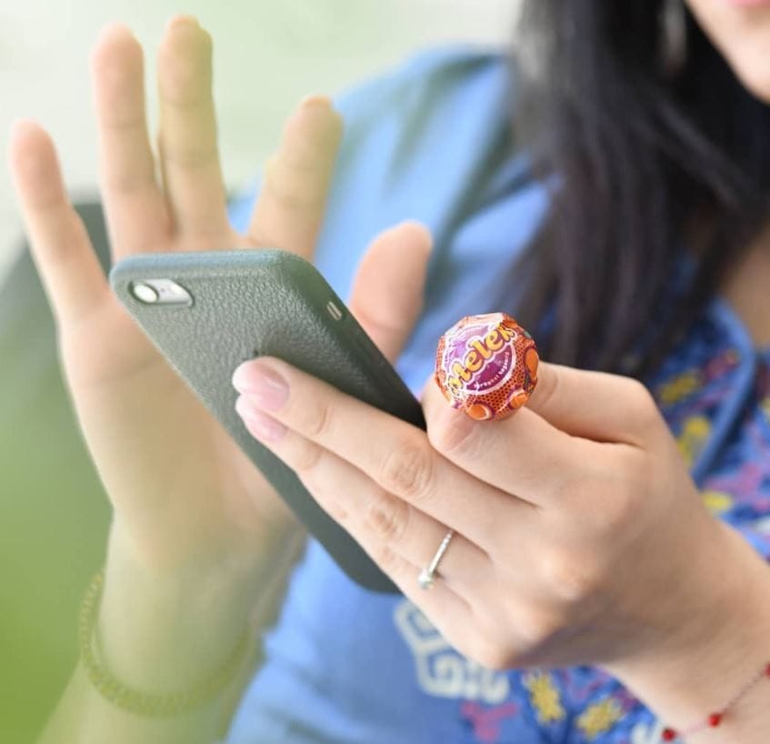 Altyn Ýunus presents a line of lollipops