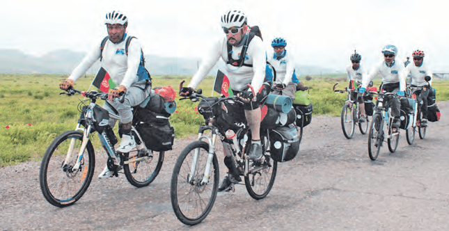 Афганские велогонщики посетили Мары 