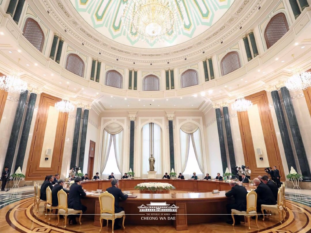 Turkmen-Korean talks at the Oguzhan Palace Complex 