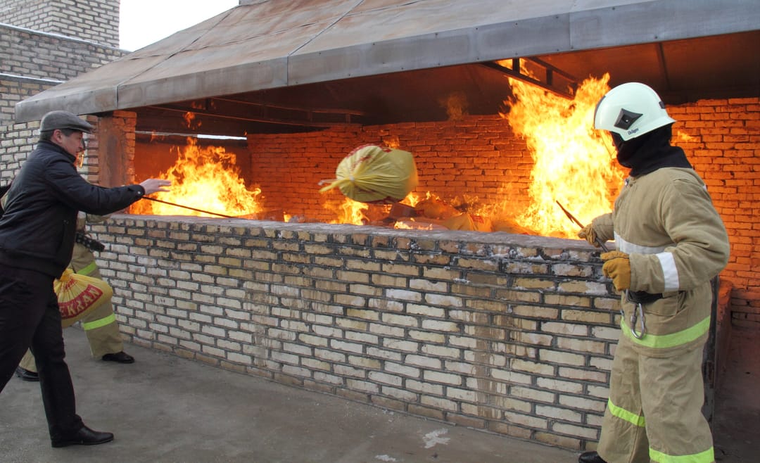 В Туркменистане сожгли наркотики и контрафактные сигареты