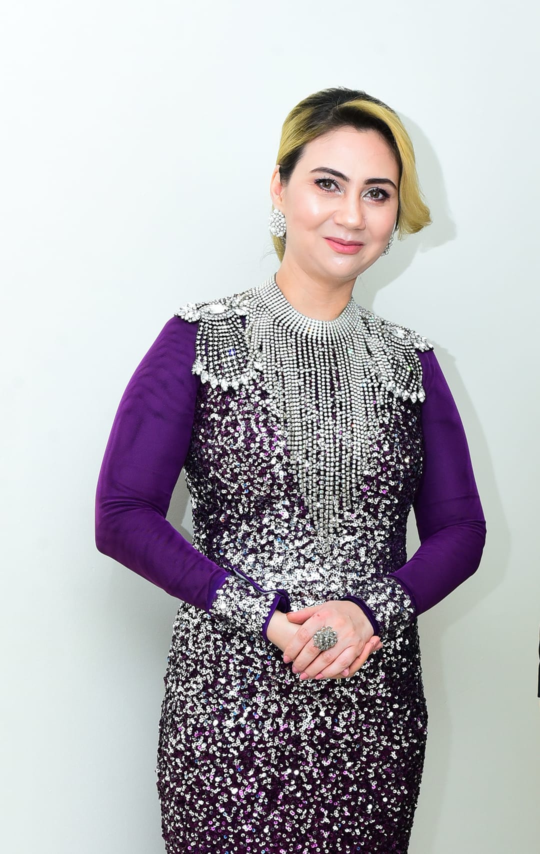 Gülşat Gurdowa: “Biz Parahat Amandurdyýew bilen "Dilberim" diýen aýdyşyk şekilinďäki aydymy taýýarladyk”