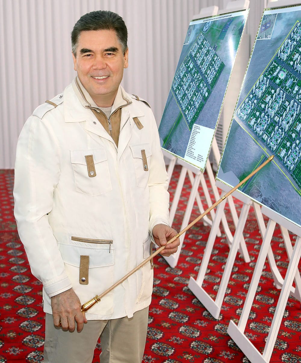 Президент Туркменистана рассмотрел новые проекты застройки Ашхабада