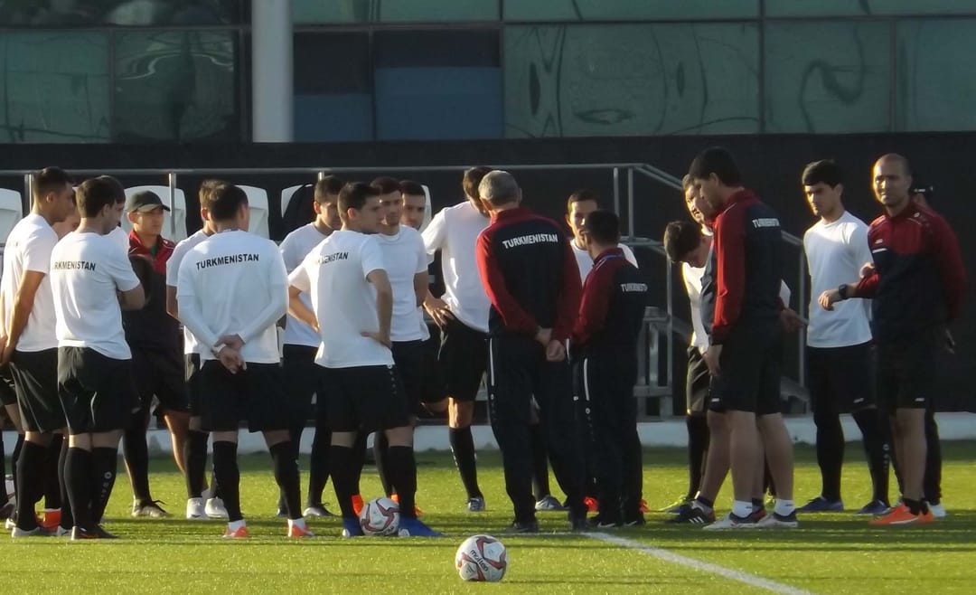Кубок Азии-2019: Туркменские футболисты провели первую тренировку в Абу-Даби