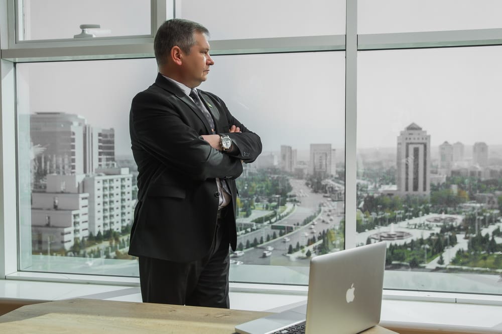 Aşgabatdaky «Iş nokady» koworking merkezi işewürligiň ahlak kadalaryny ara alyp maslahatlaşmaga çagyrýar