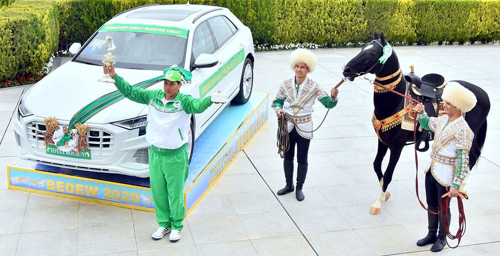 В Туркменистане выбрали самого красивого коня