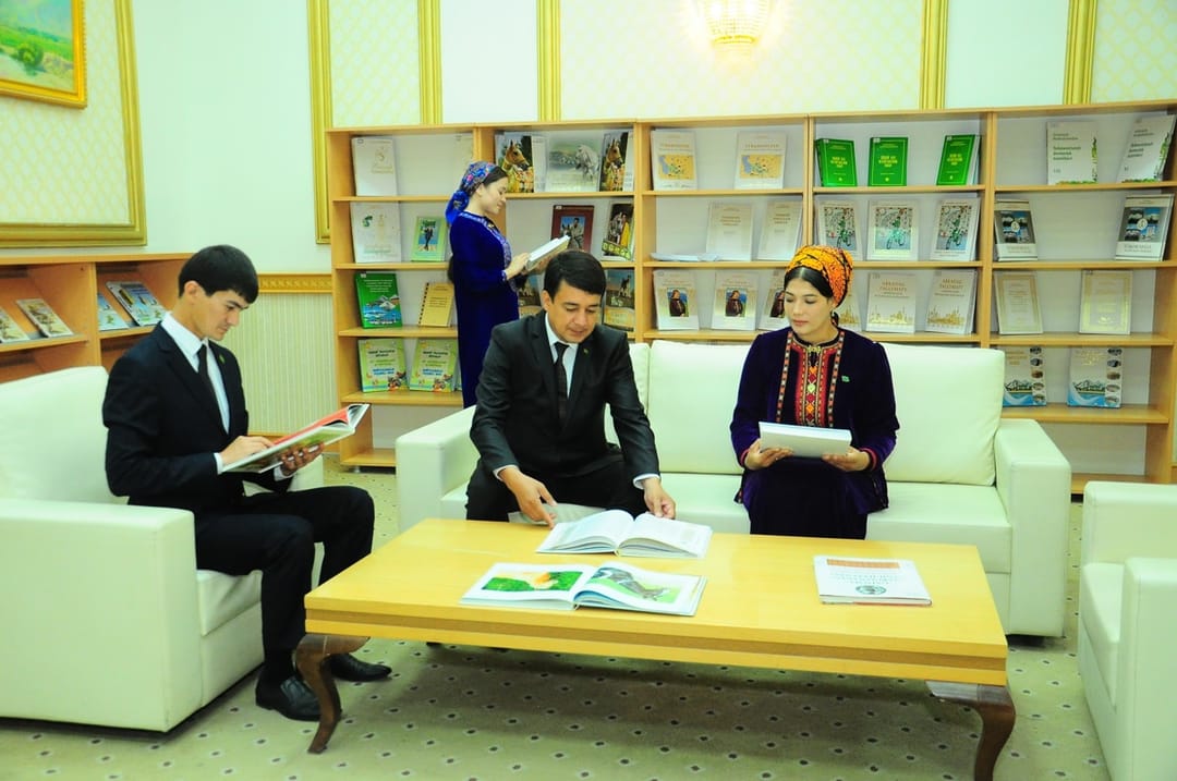 Академия наук и Минкультуры Туркменистана объявили конкурс к 300-летию Махтумкули