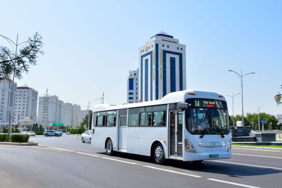 Türkmenistan Koreýadan awtobuslary we awtoulaglary satyn almakçy