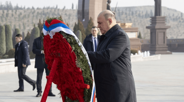 Мишустин посетил в Ашхабаде мемориальный комплекс «Народная память»