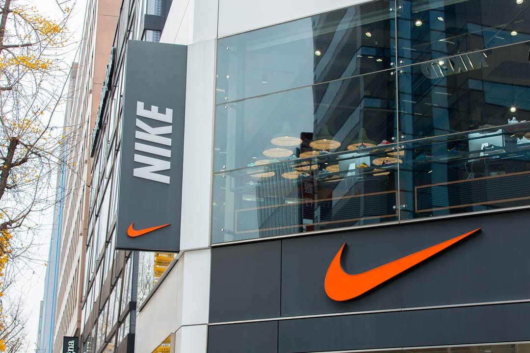 Компания Nike подала в суд из-за «дьявольских» кроссовок 