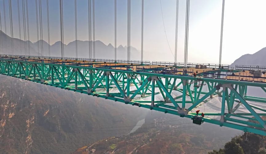 В Китае завершено строительство самого высокого в мире автомобильного моста