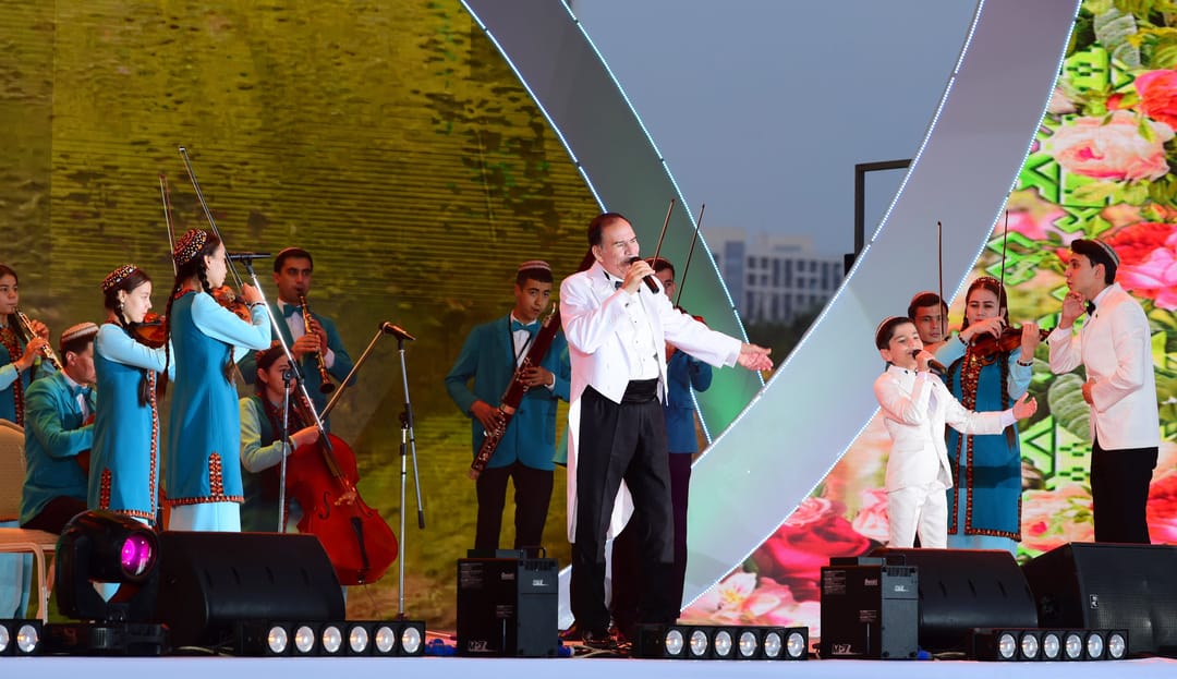 В Ашхабаде состоялся концерт в честь Дня Конституции и Государственного флага Туркменистана
