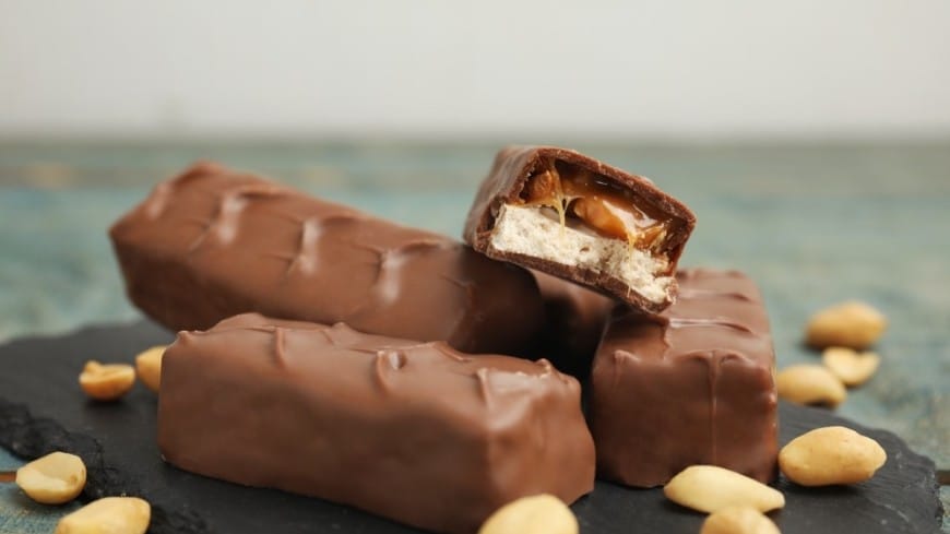 На шоколадных батончиках предложили размещать картинки, предупреждающие о вреде лишних калорий