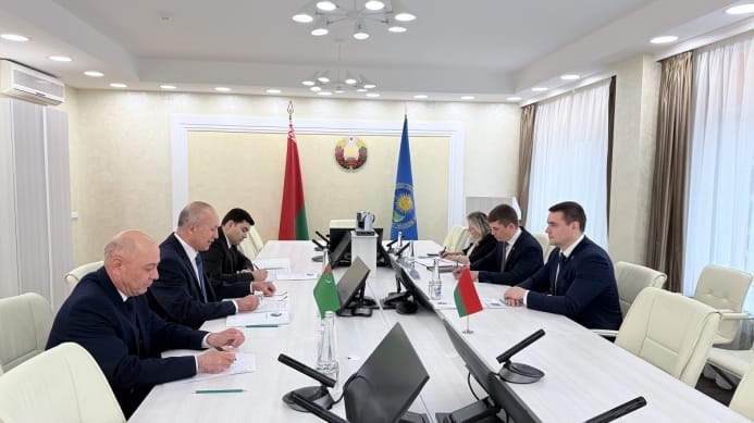 Türkmen-belarus bilim hyzmatdaşlygy ara alnyp maslahatlaşyldy