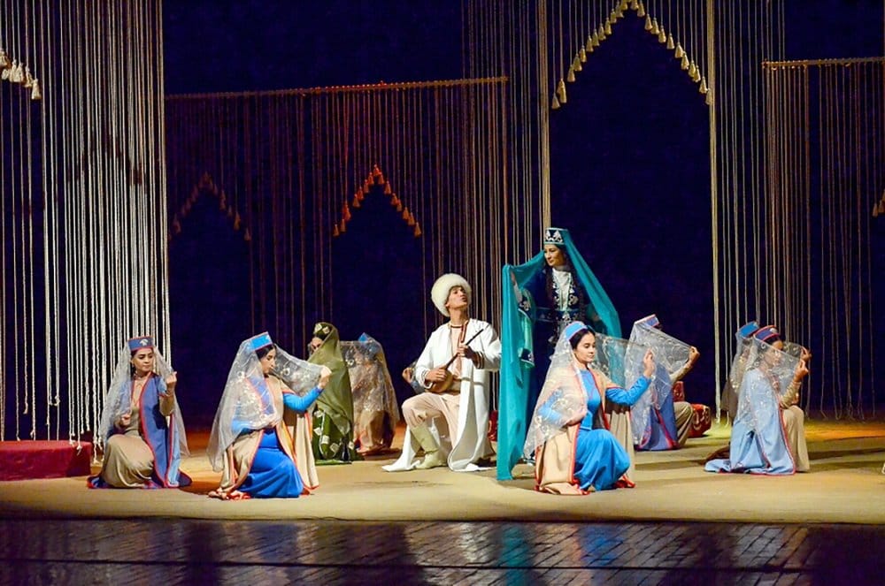 Театр Балканабата впервые поставил спектакль по туркменскому дестану «Аслы и Керем»