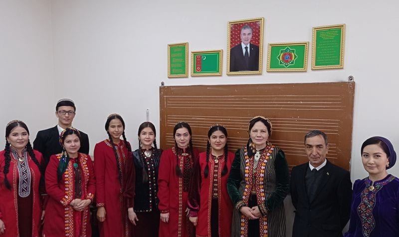 Студенты специальной школы искусств Лебапа представили романсы собственного сочинения