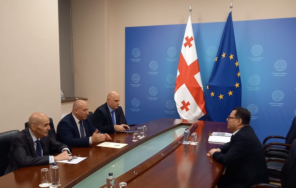 Işini tamamlaýan türkmen diplomaty Gruziýada duşuşyk geçirdi 