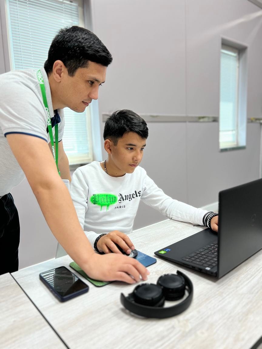 Göreldeli invites children and teenagers to free trial classes in robotics and programming