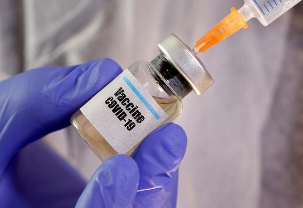 Türkmen lukmanlary COVID-19-a garşy öňüni alyş sanjymynyň ähmiýetini düşündirýärler