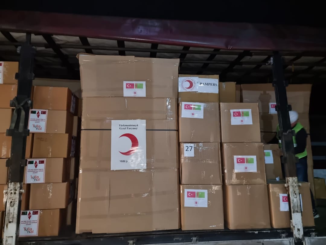 Туркменистан отправил в Турцию очередную гуманитарную помощь