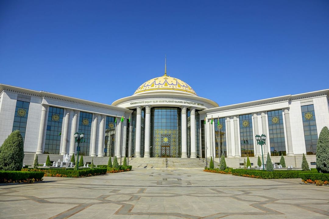 ИМО МИД Туркменистана проводит набор школьников в программу «Юные вестники мира»