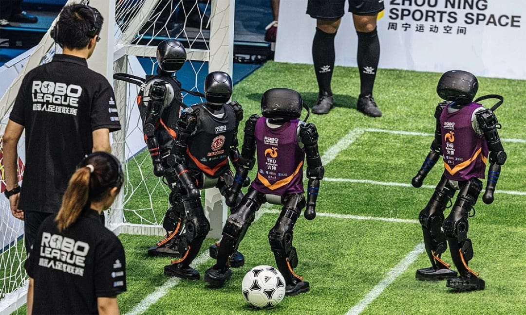 Hytaýda robotlaryň arasynda ilkinji futbol çempionaty geçdi