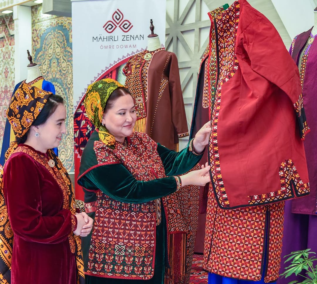 Mähirli Zenan fashion house presented national style clothes to the participants of the forum of Central Asian countries and Russia