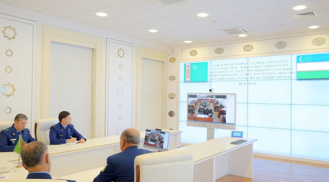 Türkmenistanyň we Özbegistanyň gümrük işgärleri 2025-nji ýyldaky çäreleri ara alyp maslahatlaşdylar