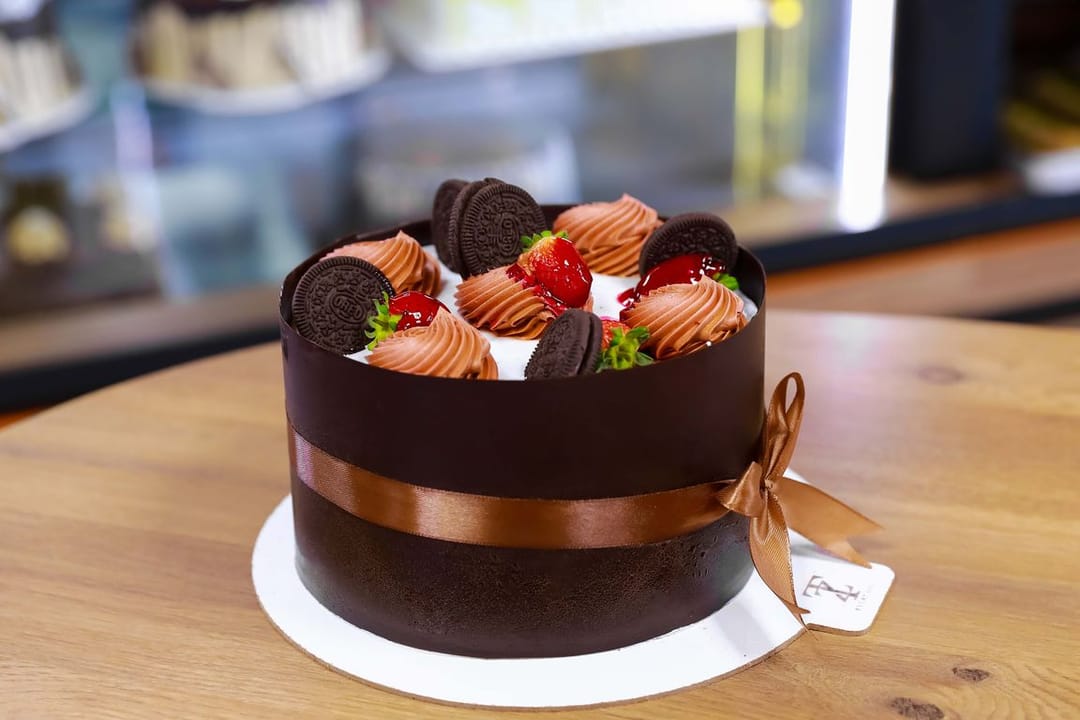 Zyýat Hil напоминает о приёме заказов на торты ко дню рождения