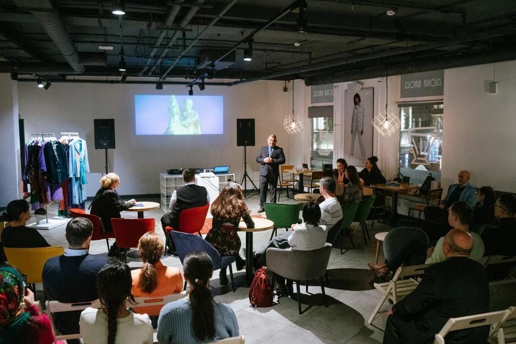 В Санкт-Петербурге прошел показ мод, приуроченный к 27-й годовщине нейтралитета Туркменистана