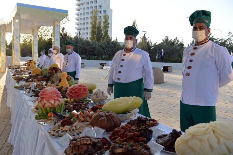 Лучшие повара Центральной Азии собрались на Международном фестивале национальных блюд в Авазе
