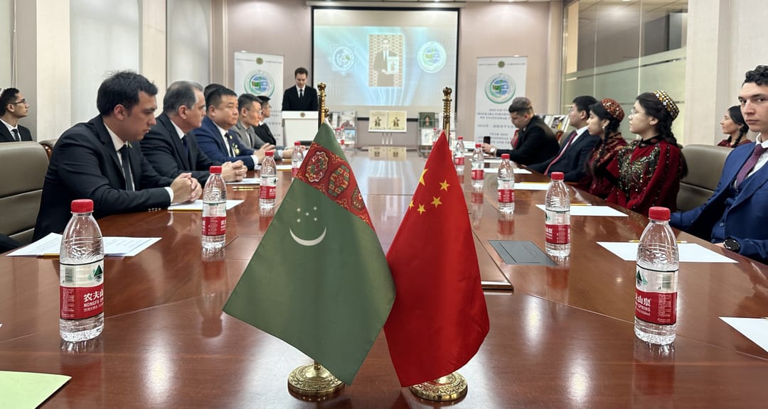 Pekinde Türkmenistanyň ilçihanasy tarapyndan  kabul edişlik guraldy