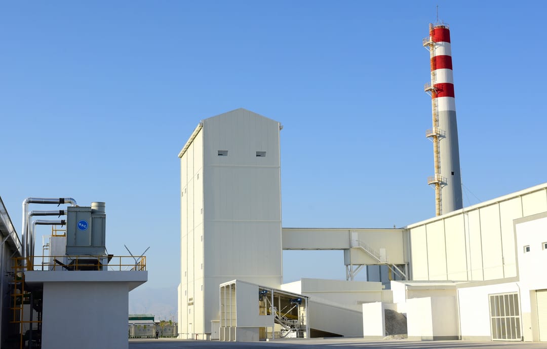 Türkmenistanda çüýşe önümlerini öndürýän önümhana açyldy