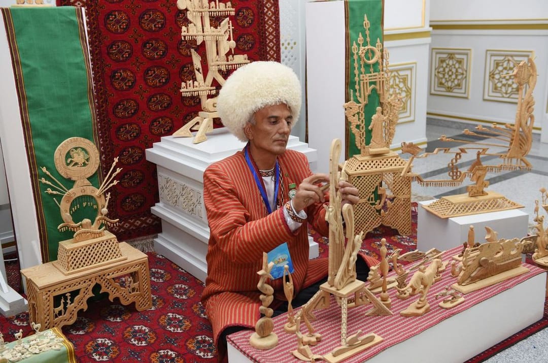 Участники международного фестиваля ремесленников и художников декоративно-прикладного искусства провели мастер-классы 