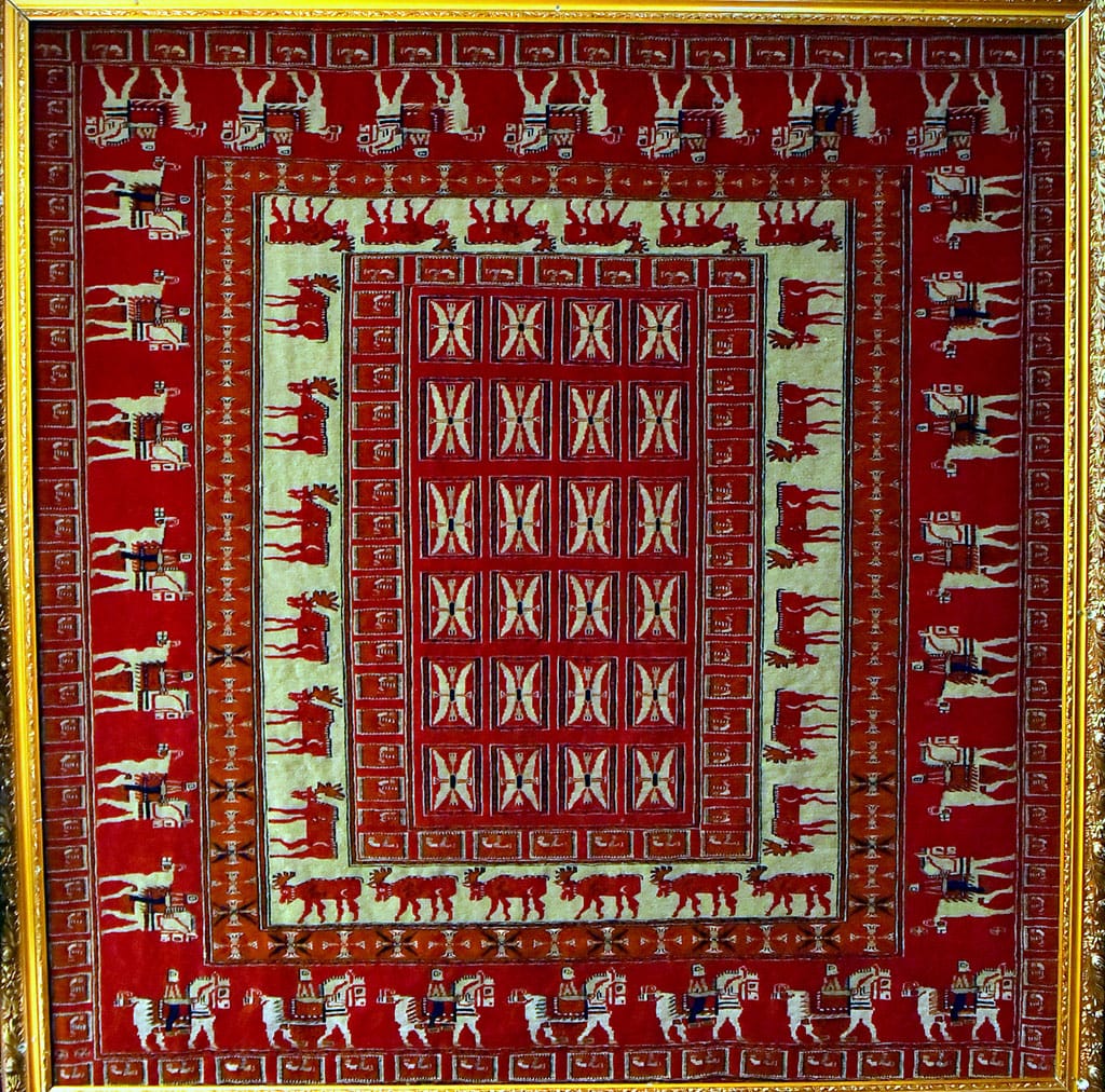 В Ашхабаде продемонстрировали современную копию древнего пазырыкского ковра