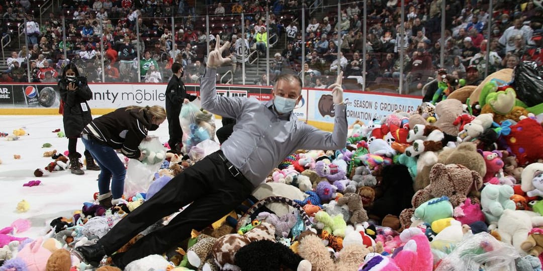 More than 52 thousand soft toys were thrown onto the ice by US hockey fans