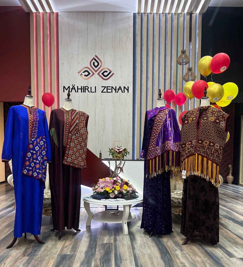 «Mähirli Zenan» döwrebap lybaslaryna arzanladyş yglan etdi