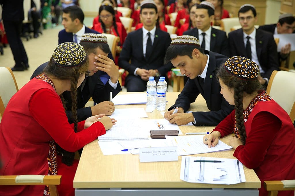В Туркменистане организуют сбор предложений по внесению поправок в Закон о государственной молодёжной политике