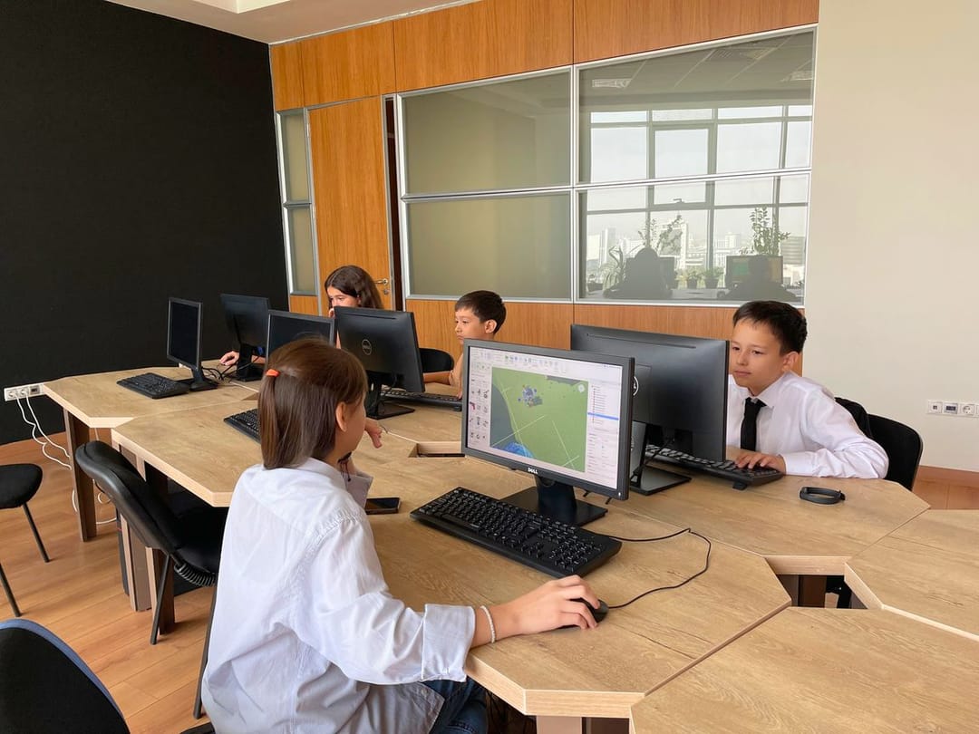 «Coddy» programmirleme mekdebi «RobloxStudio-da» 3D modelirlemek boýunça ussatlyk sapagyna çagyrýar