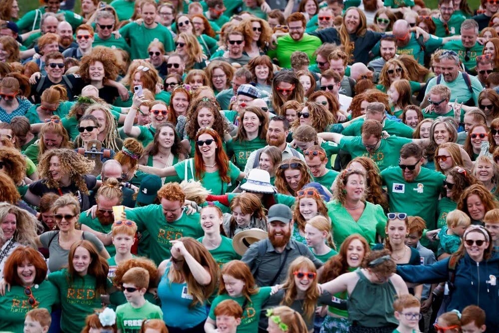 Hollanda'da dünya nüfusunun yalnızca yüzde 2'sini oluşturan doğuştan kızıl saçlı binlerce kişi bir araya geldi