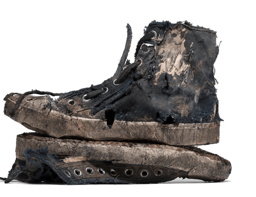 «Balenciaga» tegmilli sport aýakgaplaryny satuwa çykardy