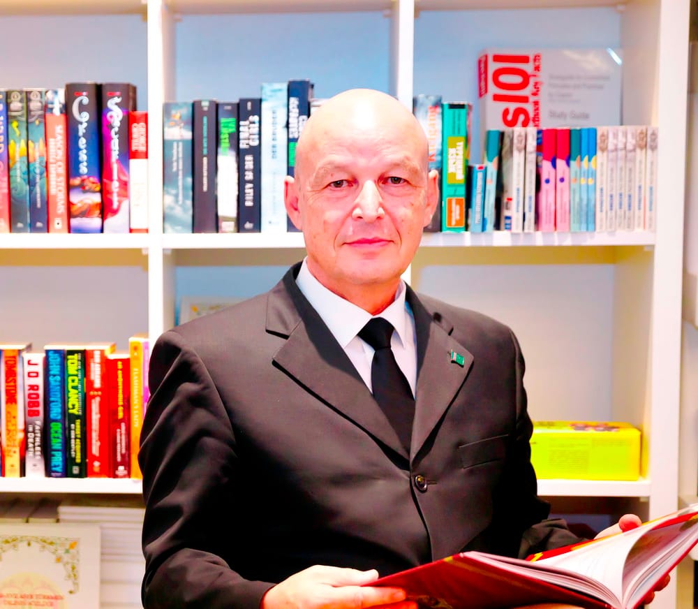 В Туркменистане вышла в свет книга Джумы Оразклычева «Достояние нации»