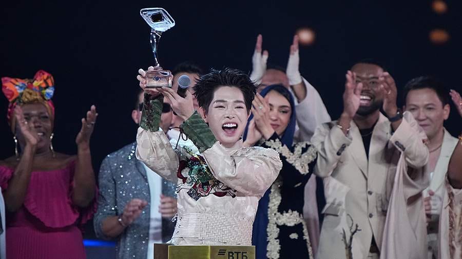 Wýetnamly aýdymçy Dyk Fuk «Interwideniýe» halkara aýdym bäsleşiginde ýeňiji boldy