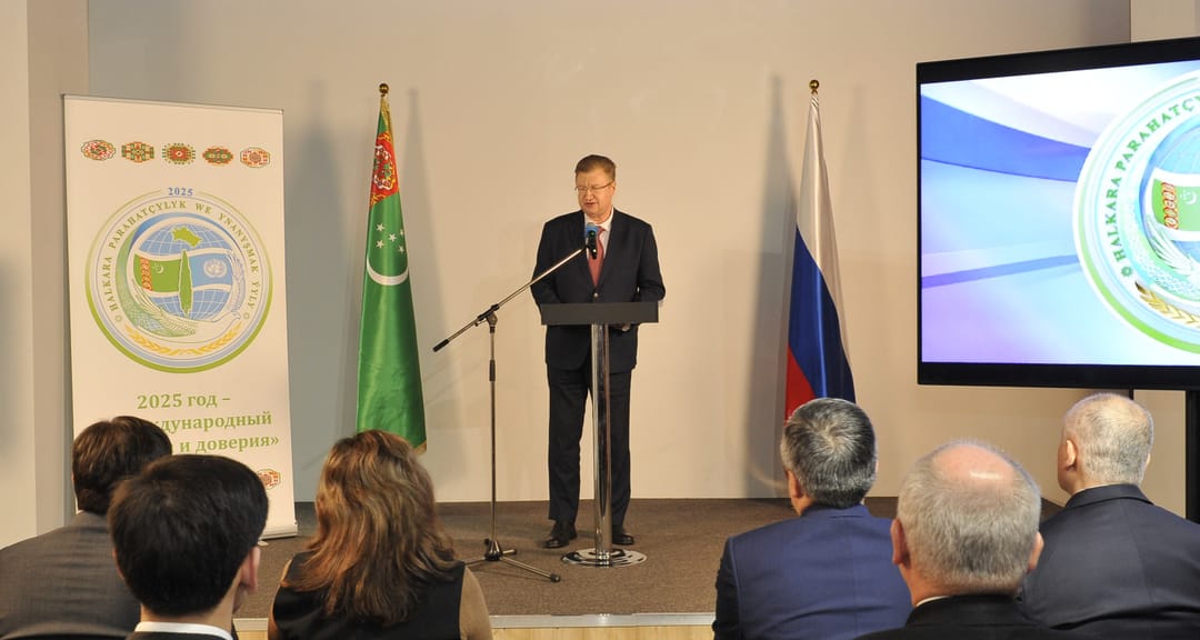 Türkmenistanyň ilçihanasy Moskwa şäherinde kitap sergisini gurady