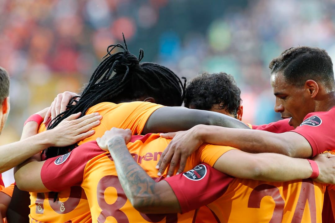 Футболисты клуба «Галатасарай» не смогли попасть на матч в Афинах