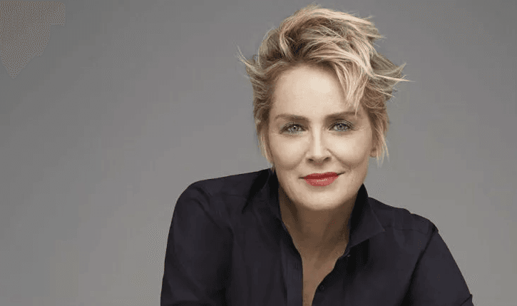 Şeron Stoun bankyň batmagy sebäpli emläginiň ýarpysyny ýitirdi