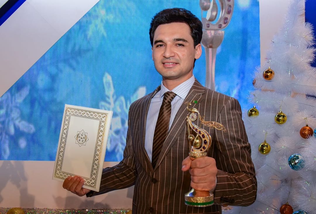 «Сияющая звезда – 2022»: в Туркменистане назвали лучшего молодого вокалиста года