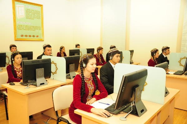 В Ашхабаде проведены мастер-классы по эффективному преподаванию иностранных языков