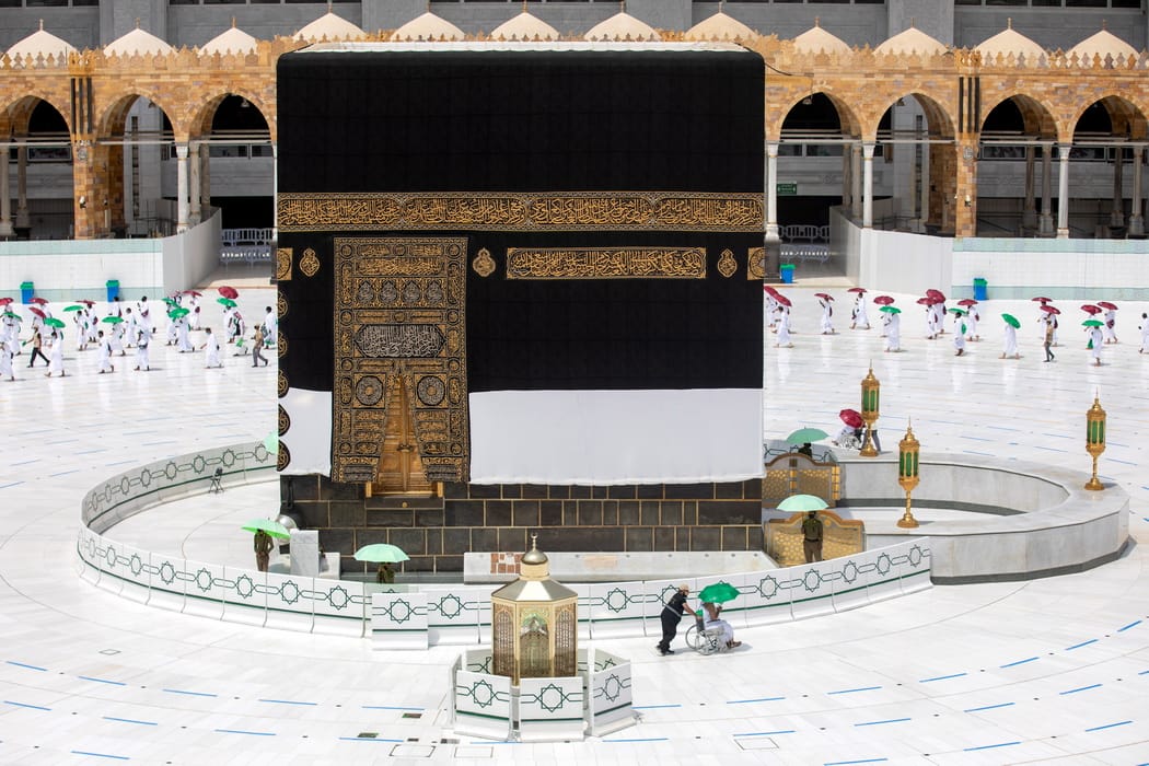 Strange black and white swirl optical illusion sparks controversy on social media